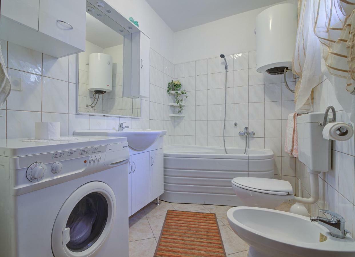 Apartment Luca Сень Екстер'єр фото