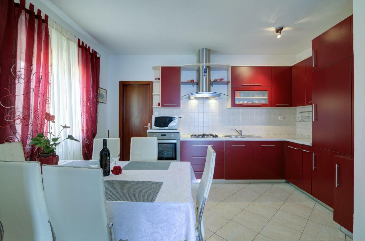 Apartment Luca Сень Екстер'єр фото